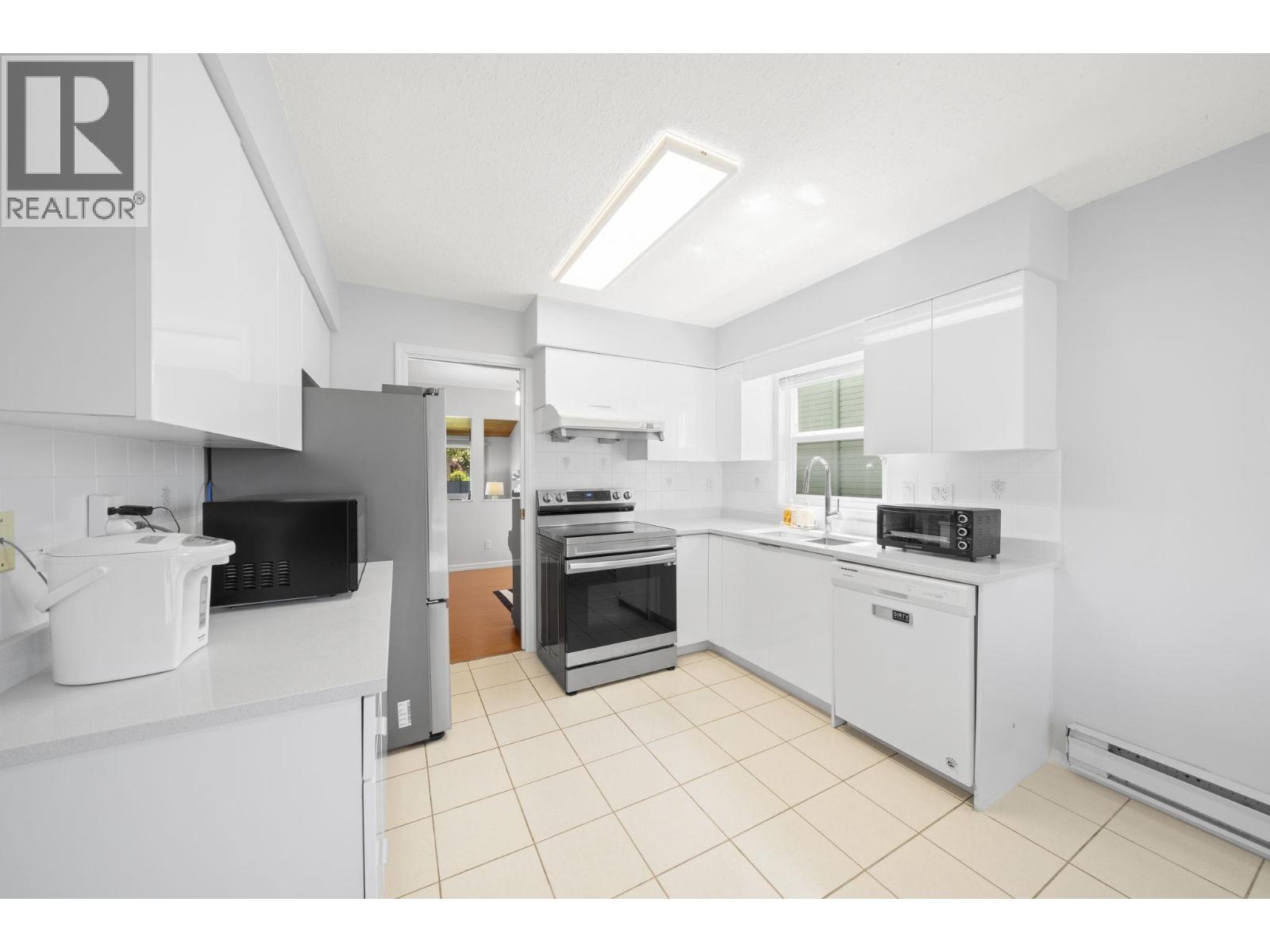 10311 Hollymount Drive Property Photo 6