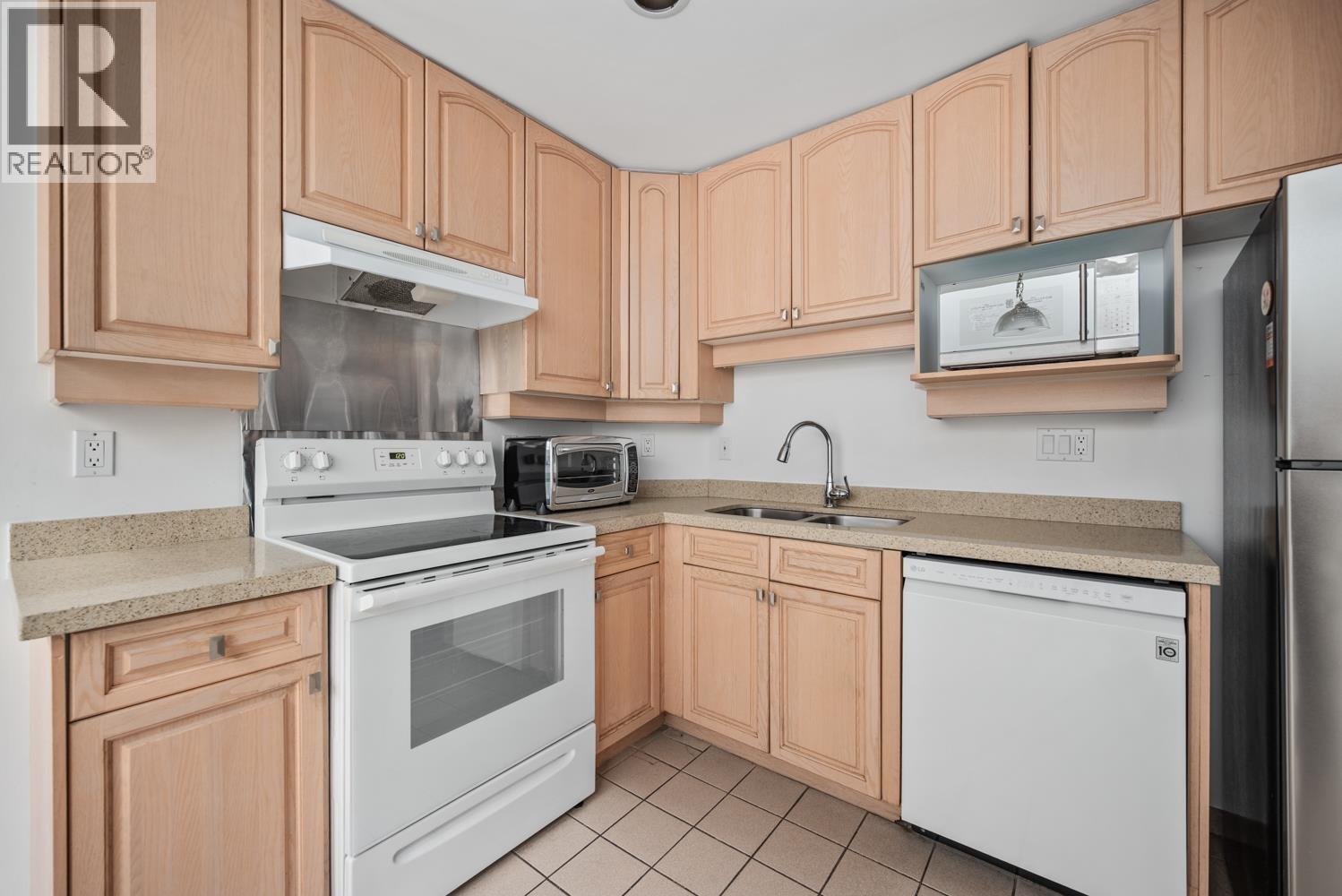 27 7695 St. Albans Road Property Photo 16