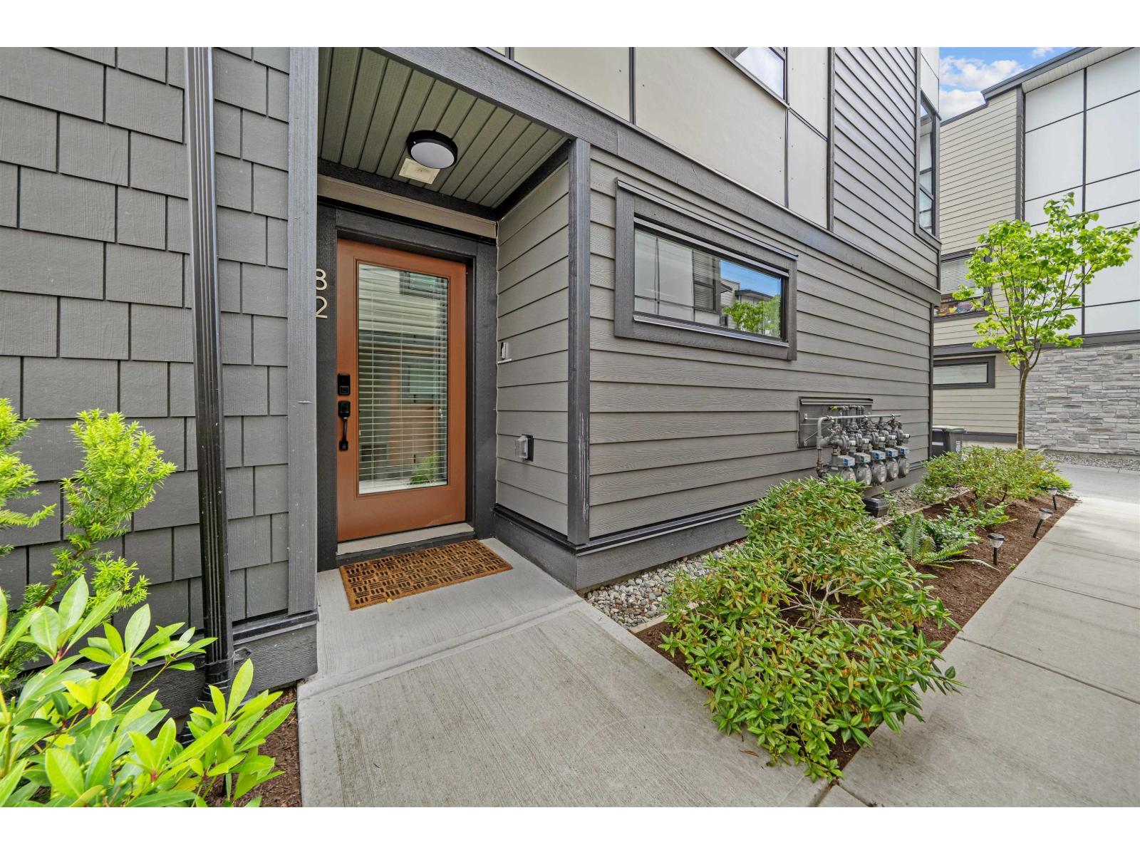 82 20150 81 Avenue Property Photo 2