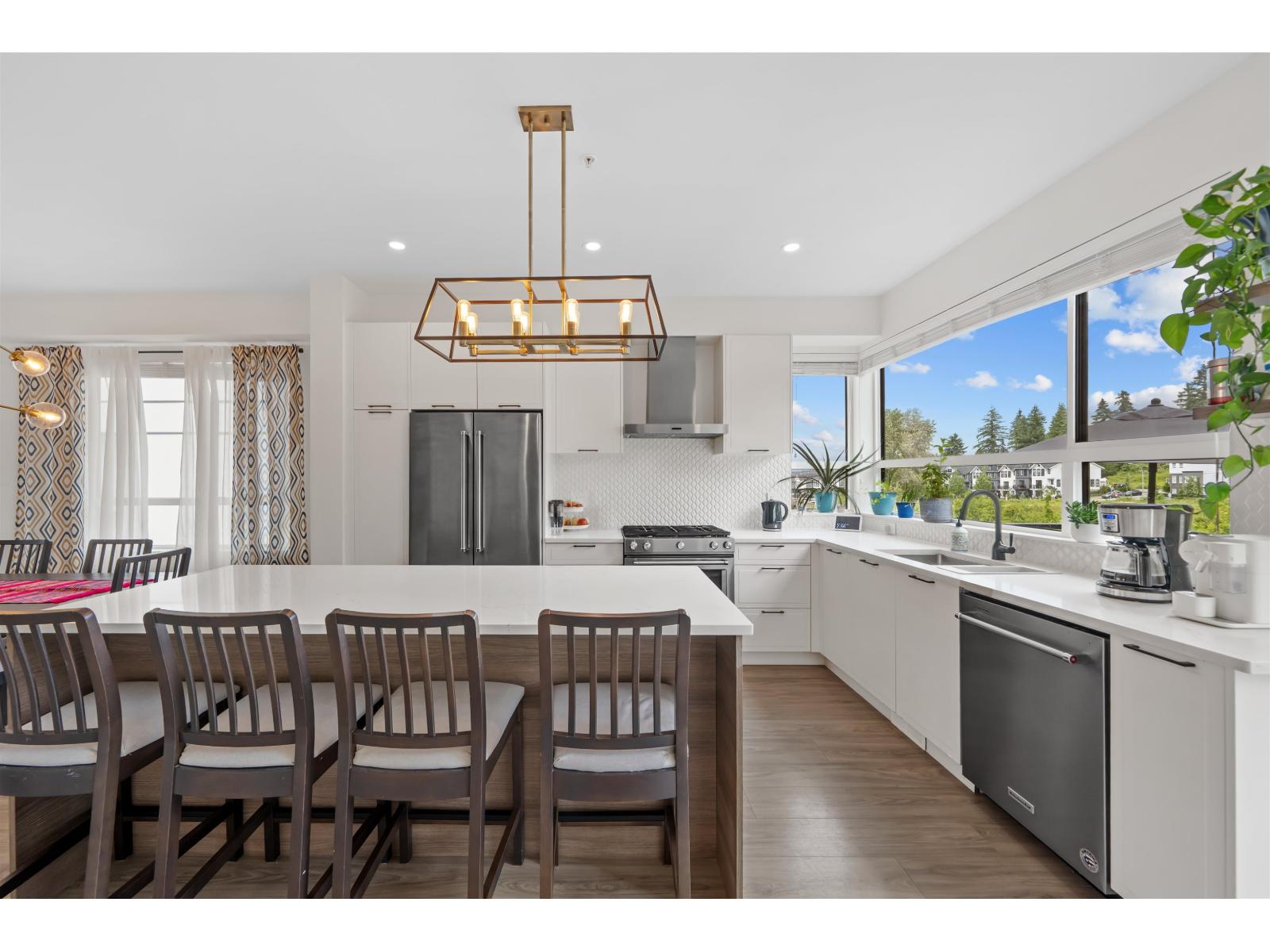 82 20150 81 Avenue Property Photo 3