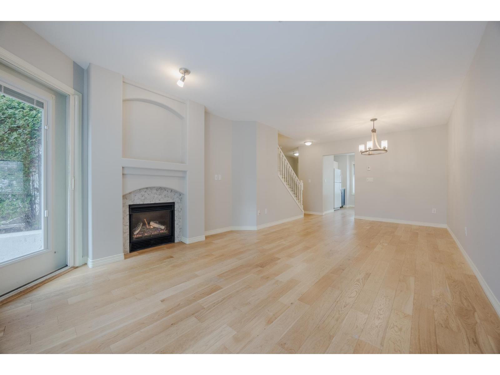 16 15432 16a Avenue Property Photo 1