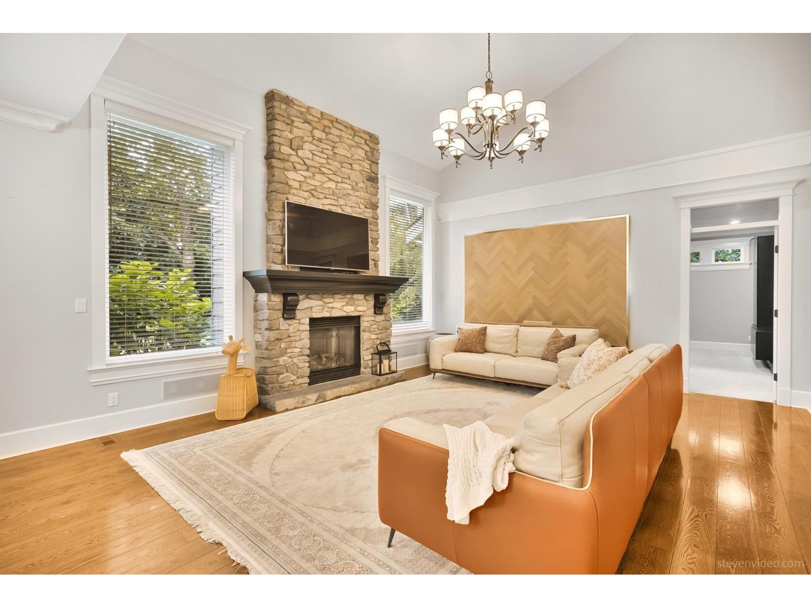 3668 159a Street Property Photo 7