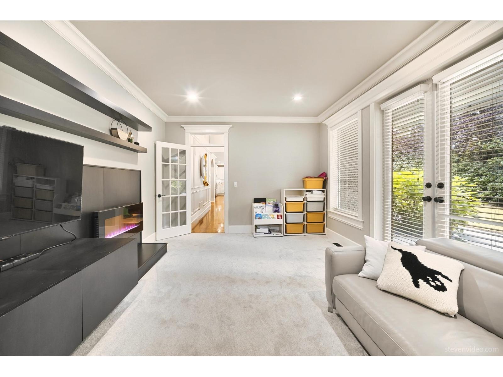 3668 159a Street Property Photo 9