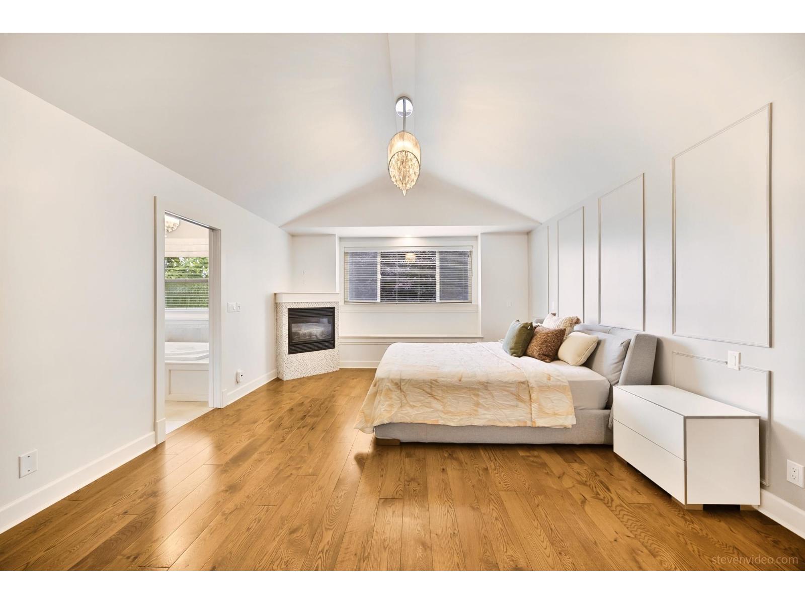 3668 159a Street Property Photo 12