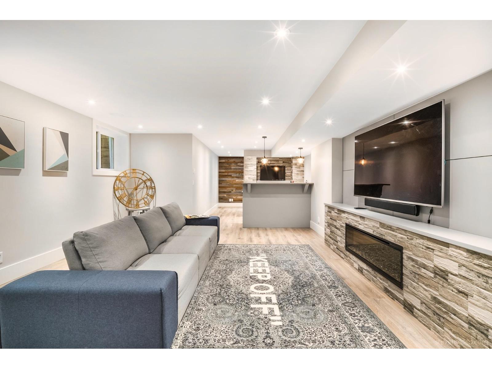 3668 159a Street Property Photo 15