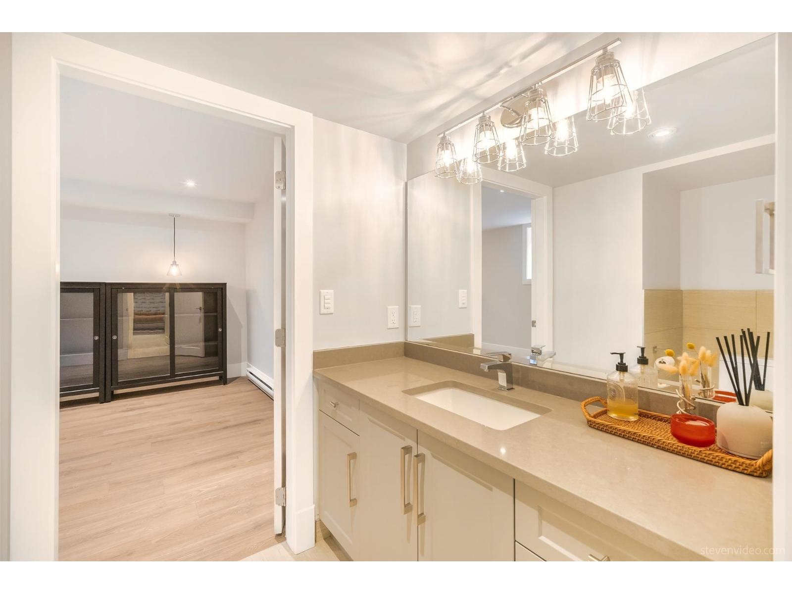 3668 159a Street Property Photo 20