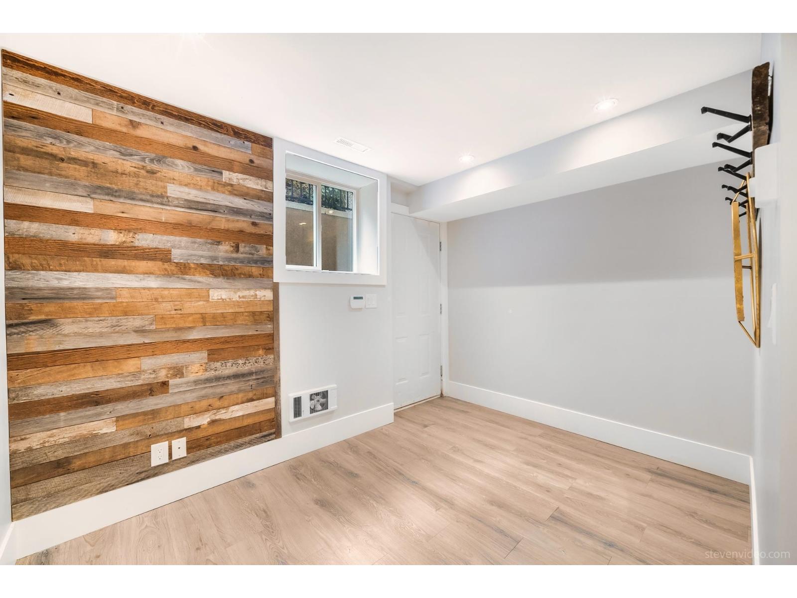 3668 159a Street Property Photo 23