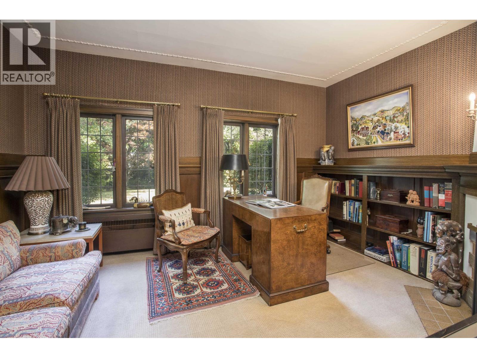 4576 Connaught Drive Property Photo 16