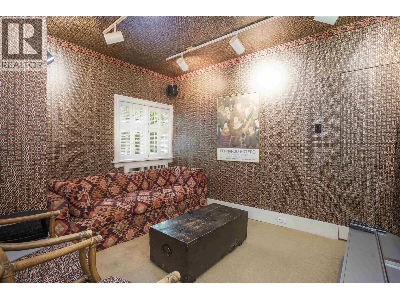 4576 Connaught Drive Property Photo 18