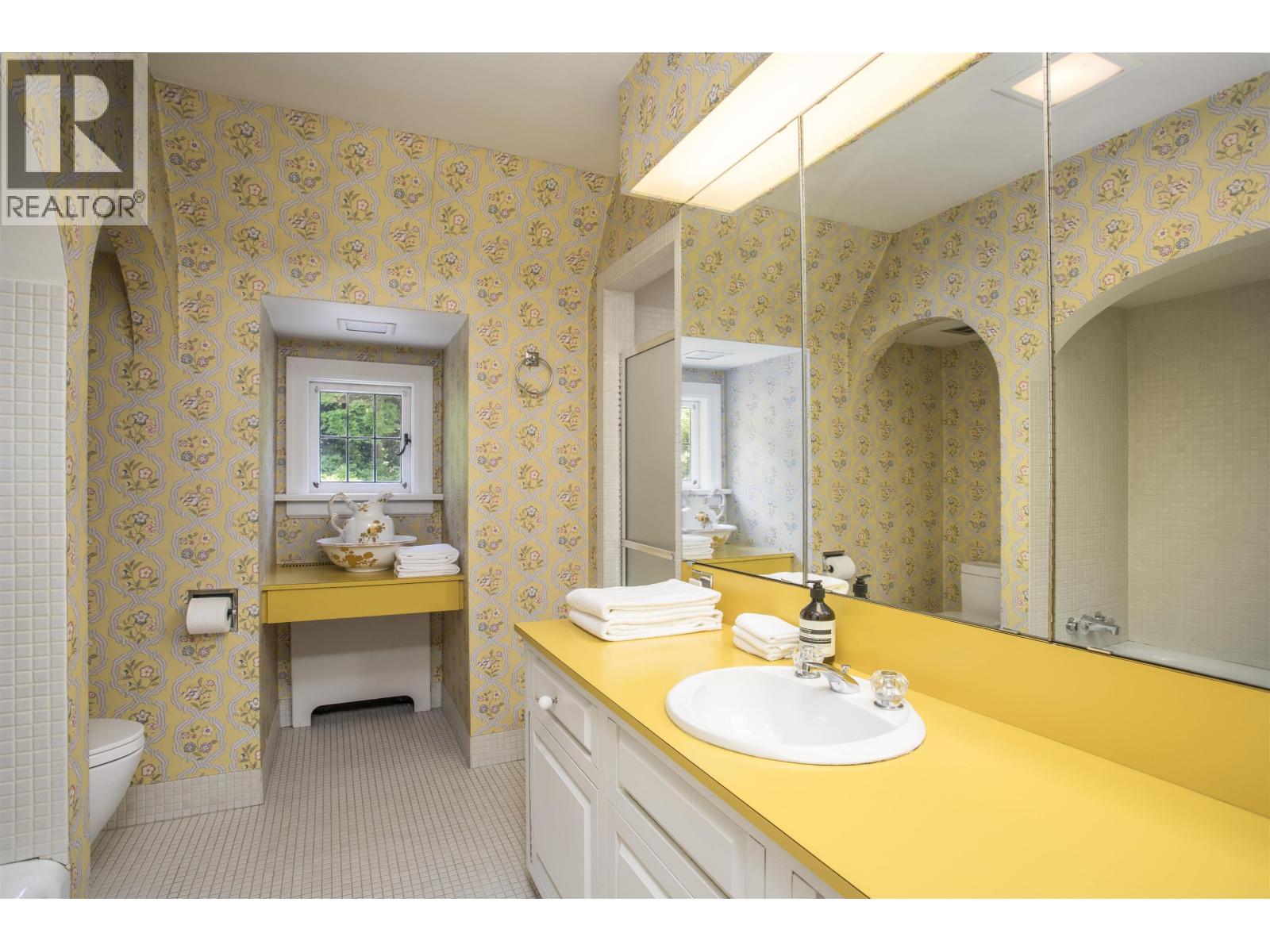 4576 Connaught Drive Property Photo 26