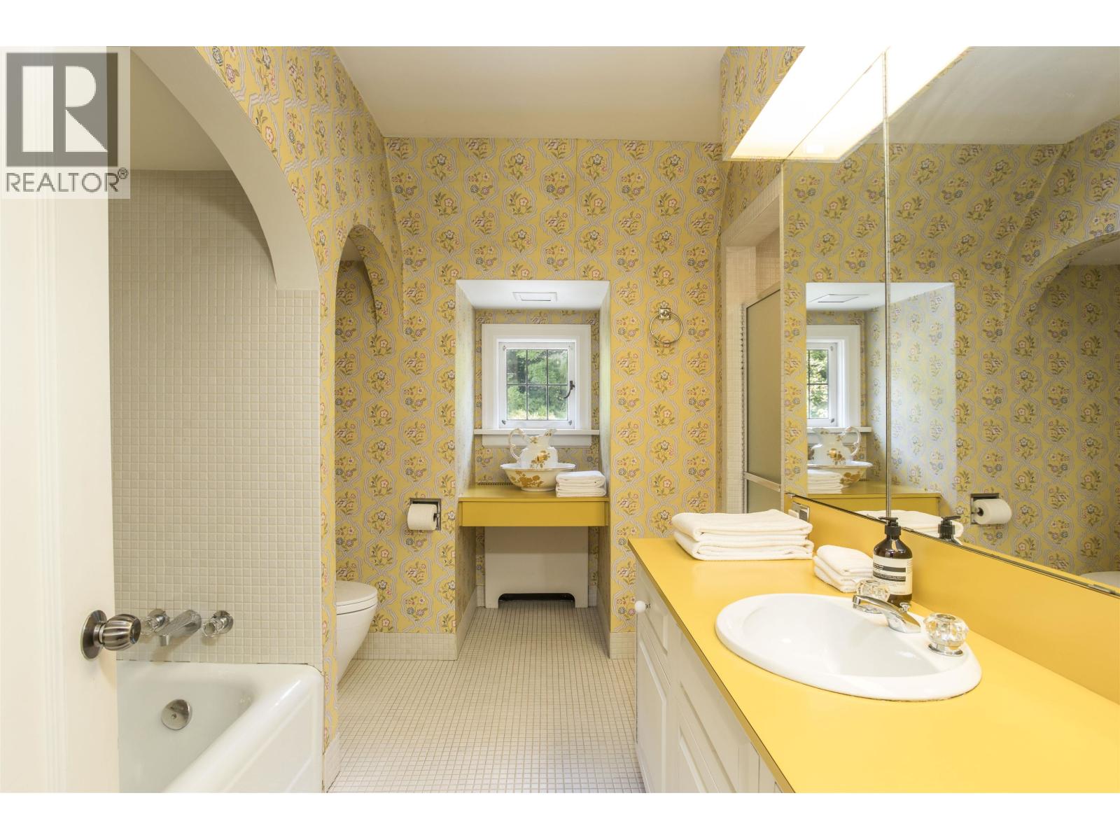 4576 Connaught Drive Property Photo 27