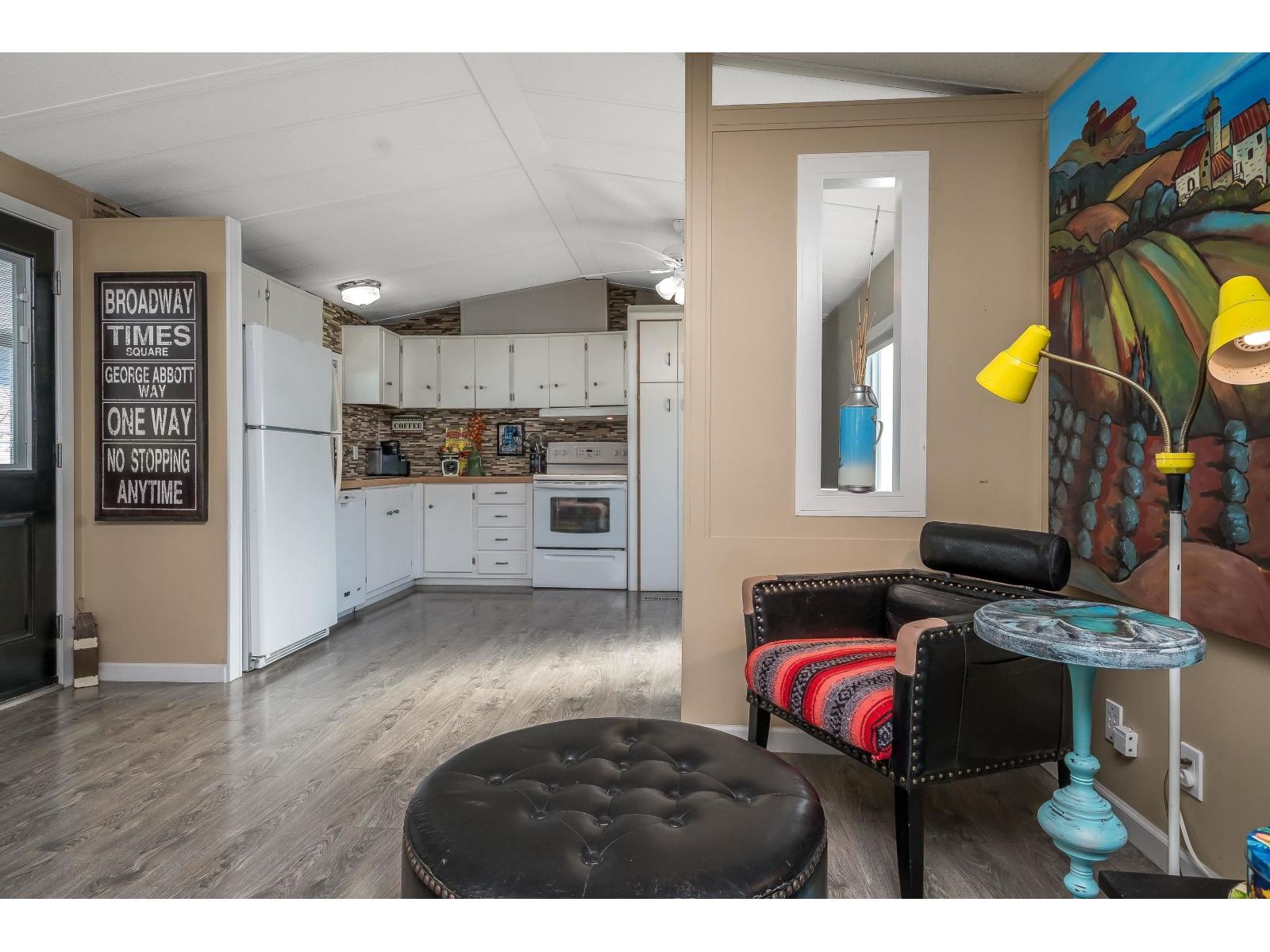 33 2315 198 Street Property Photo 5