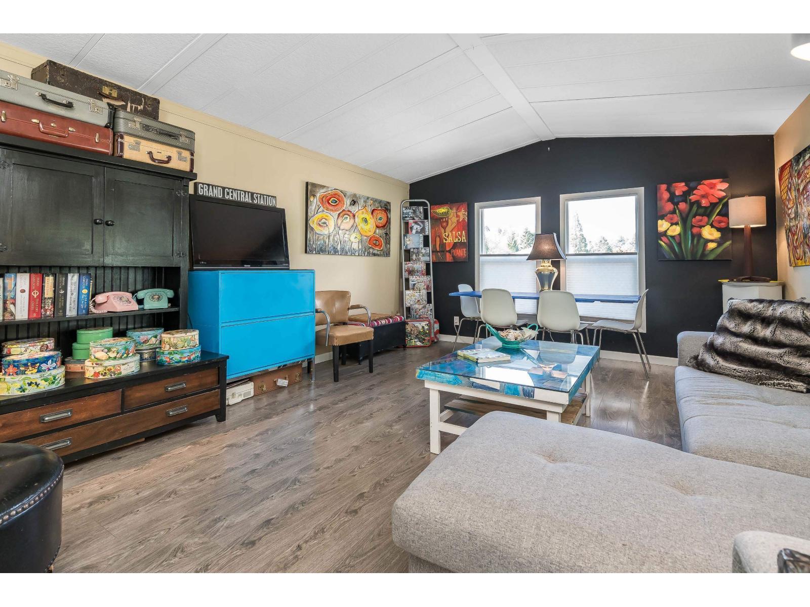 33 2315 198 Street Property Photo 12