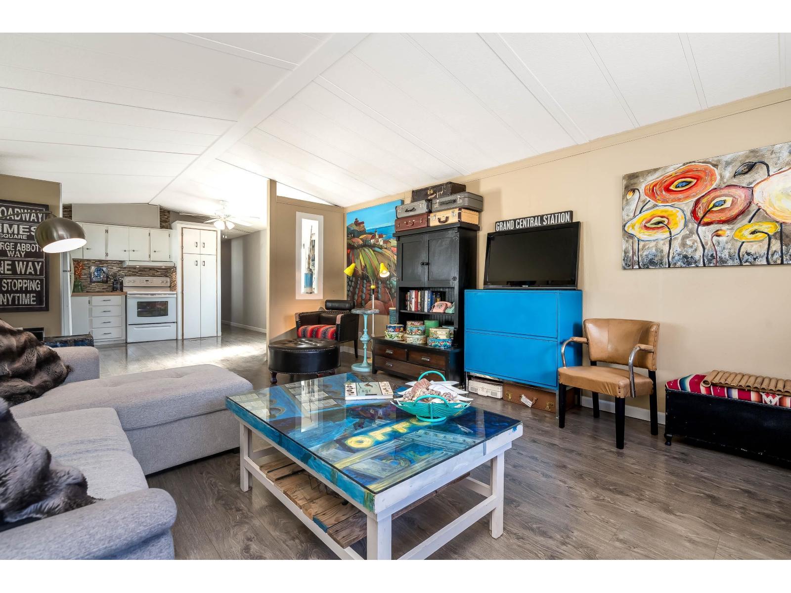 33 2315 198 Street Property Photo 15