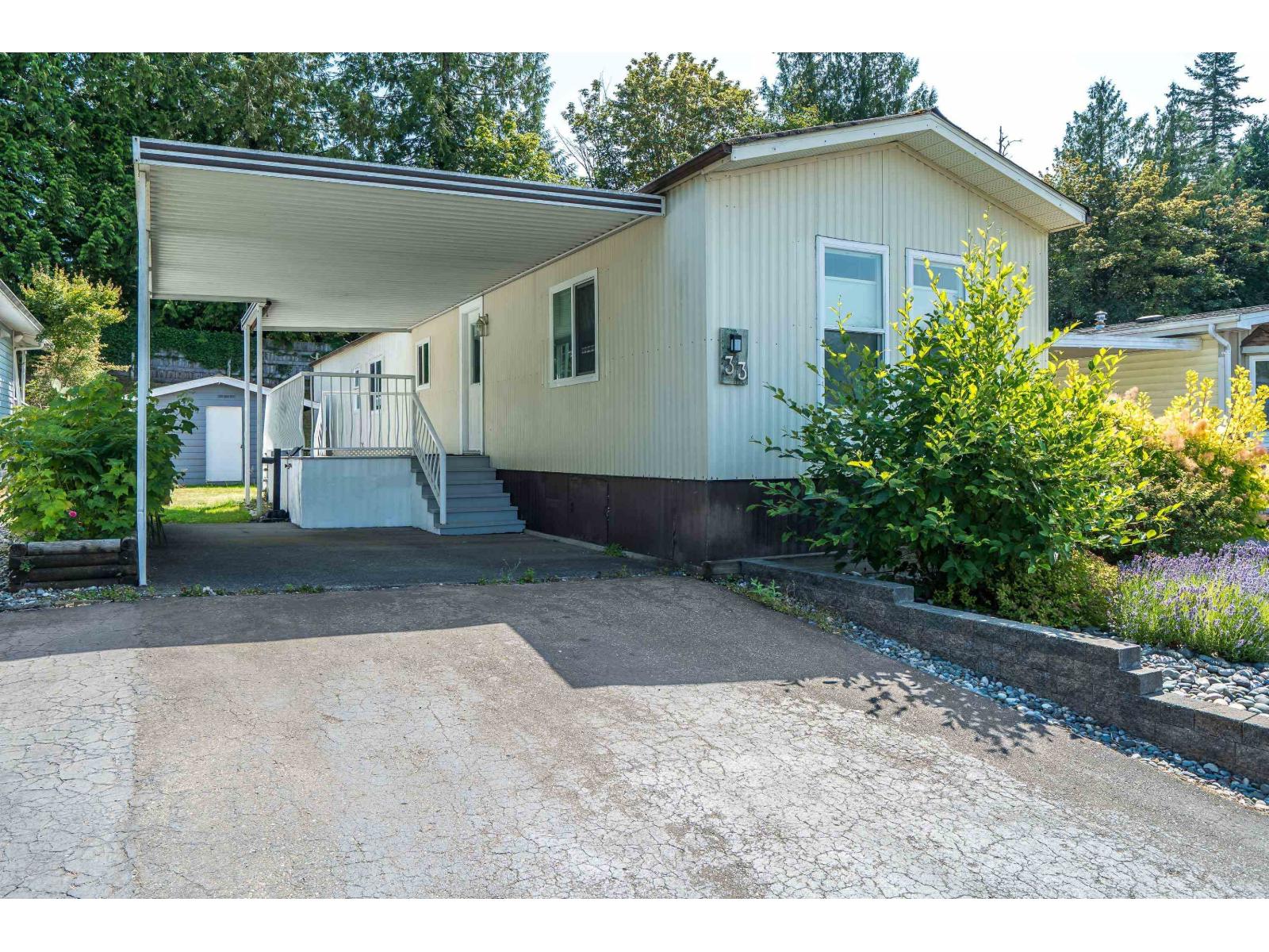 33 2315 198 Street Property Photo 24