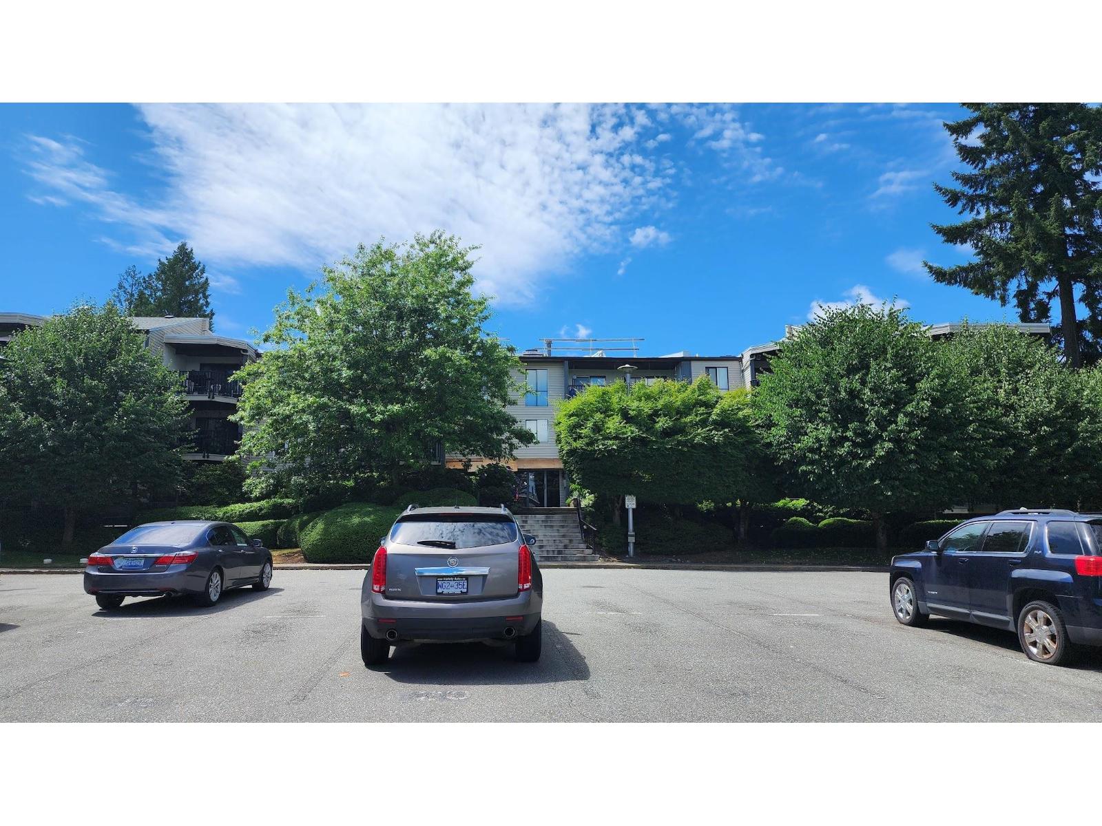 306 9952 149 Street Property Photo 2