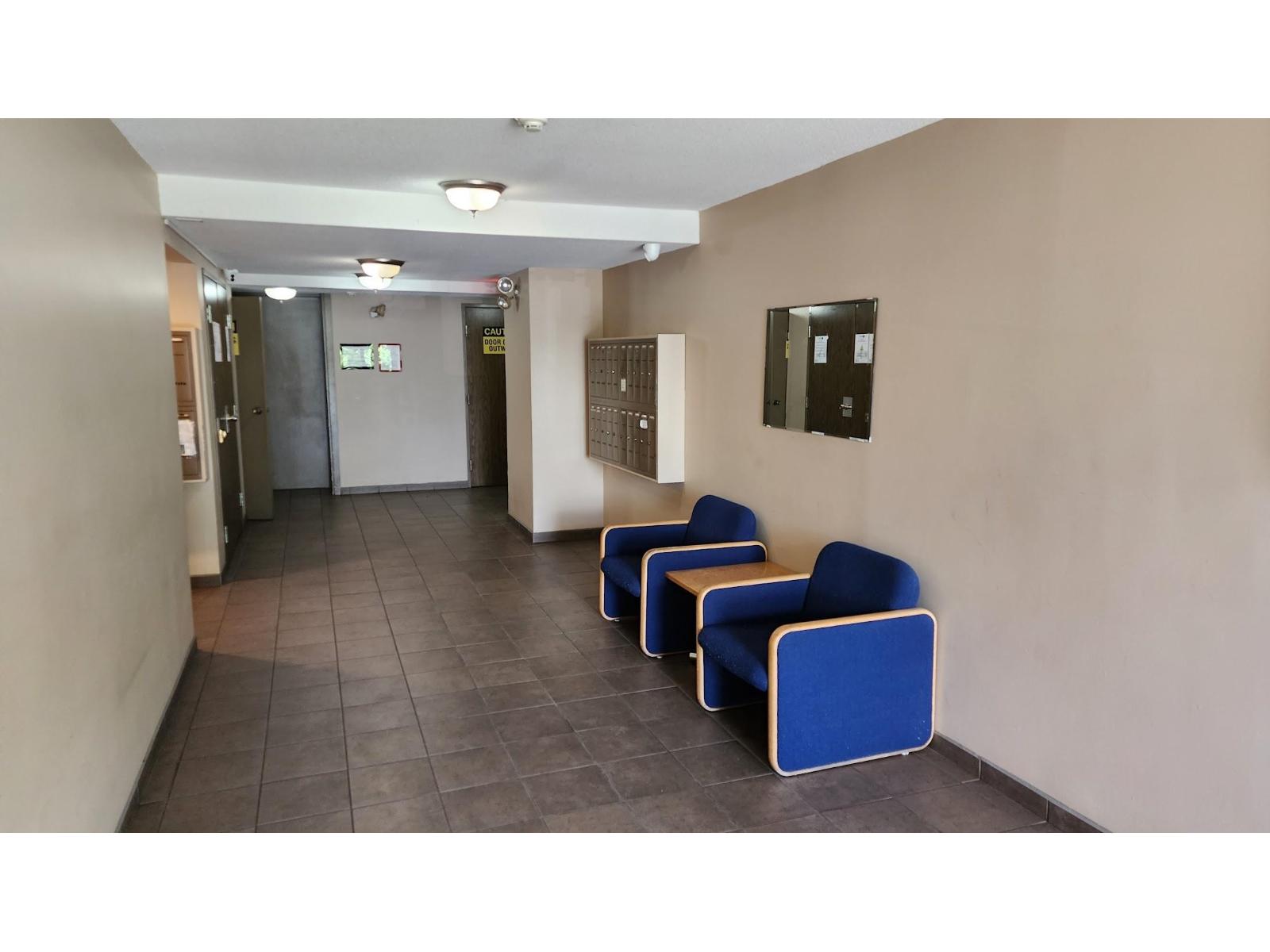 306 9952 149 Street Property Photo 3