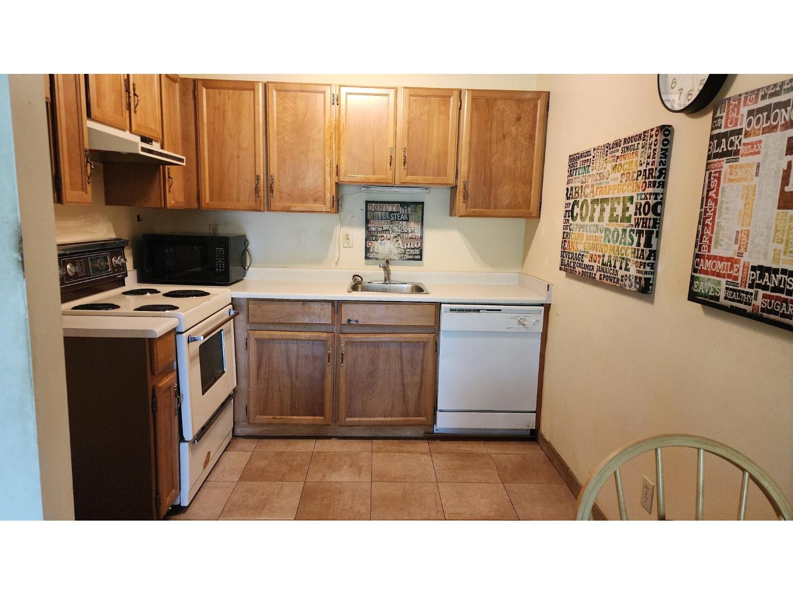 306 9952 149 Street Property Photo 14