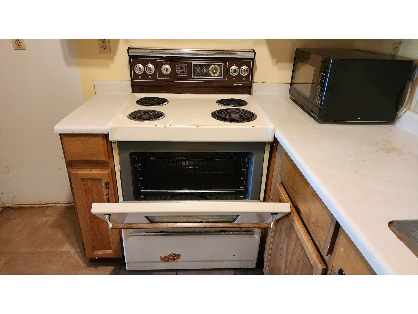 306 9952 149 Street Property Photo 15