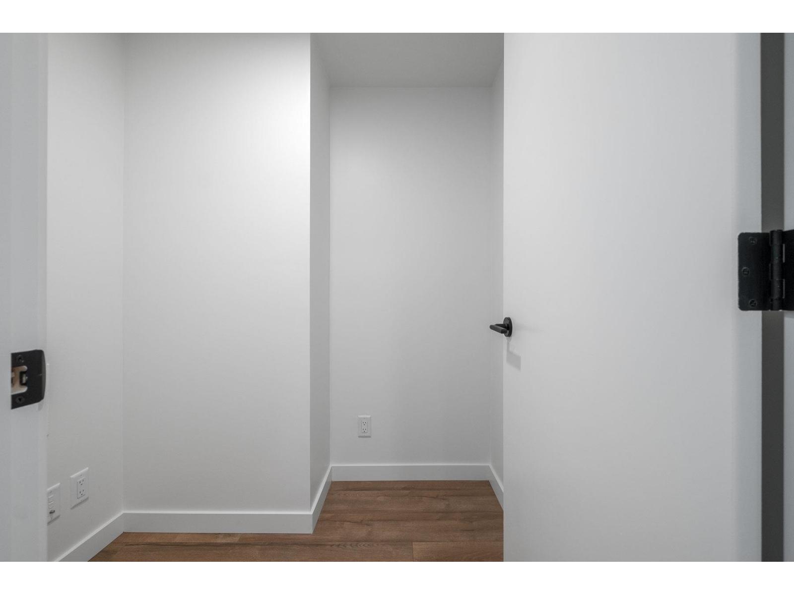 1408 10448 University Drive Property Photo 19