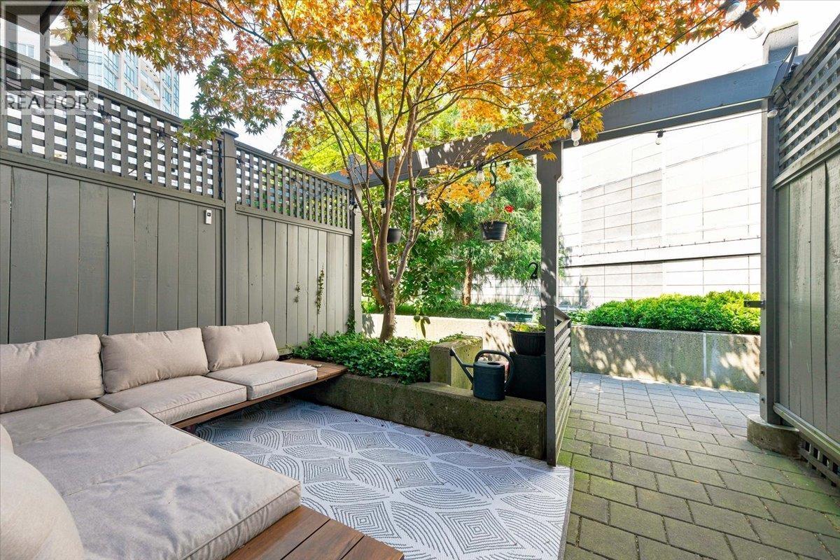Th3 63 Keefer Place Property Photo 4