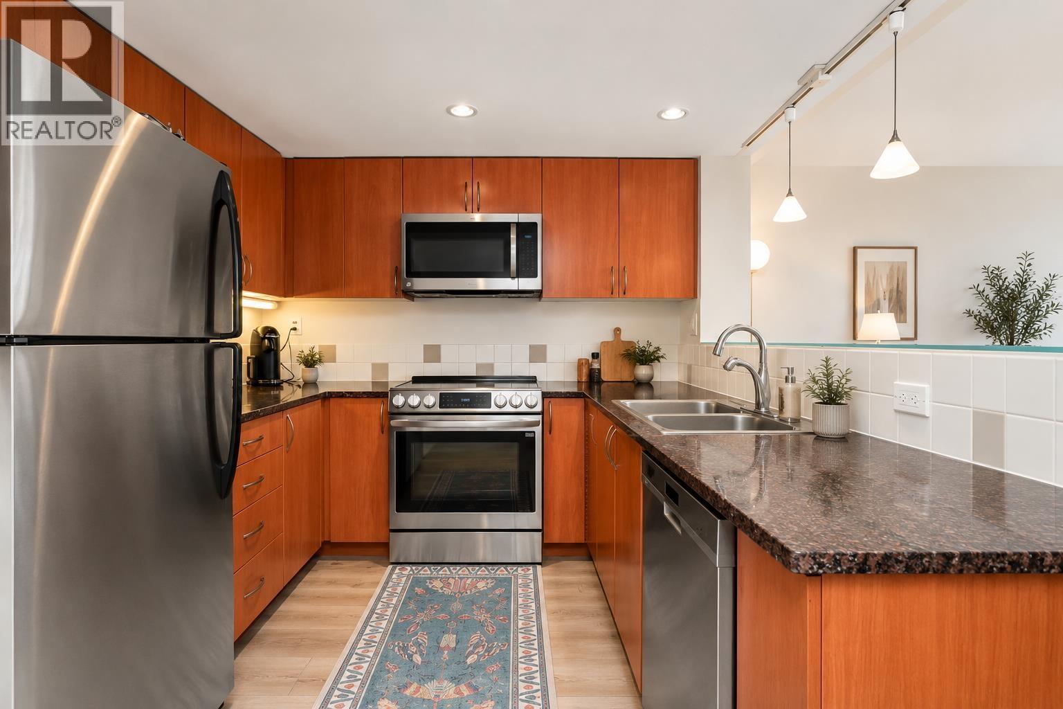 Th3 63 Keefer Place Property Photo 12