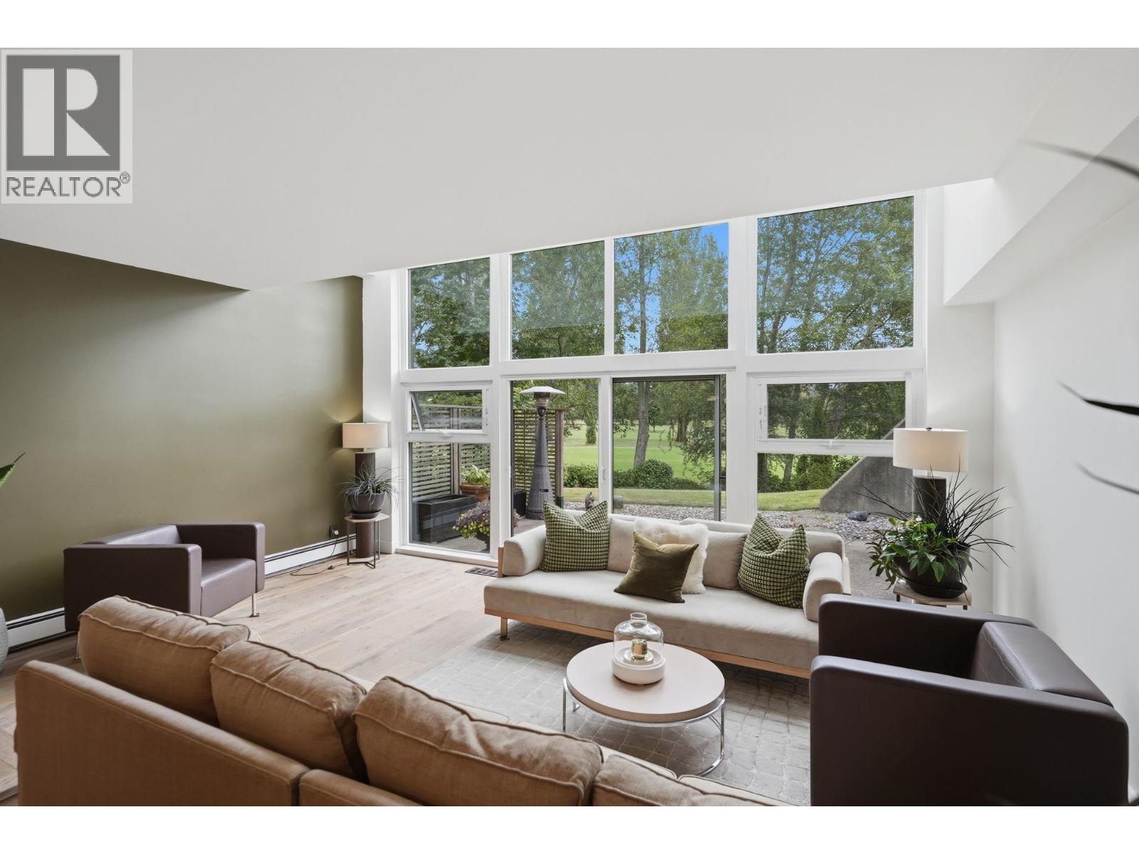 101 1350 View Crescent Property Photo 1