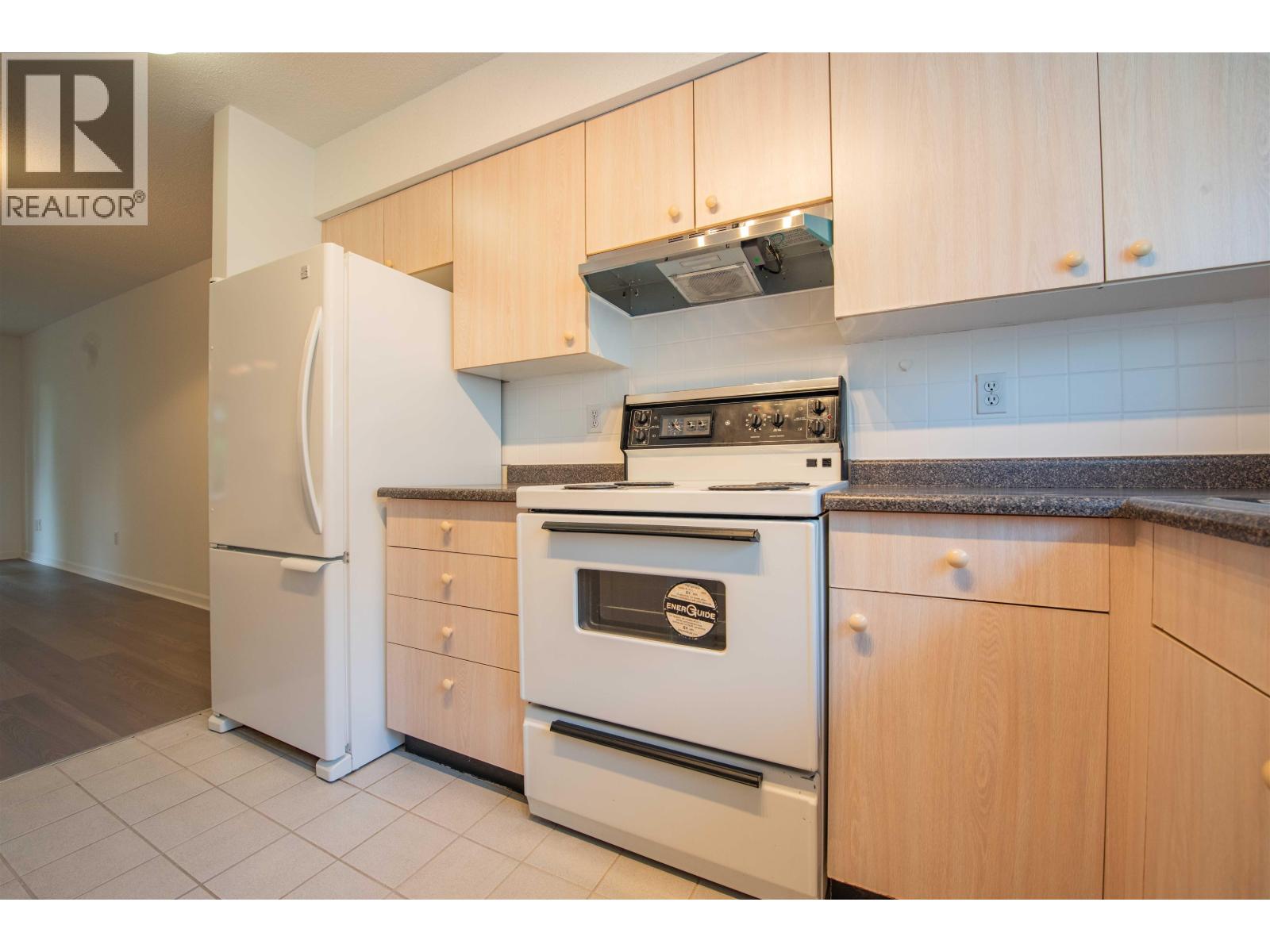 202 3683 Wellington Avenue Property Photo 9