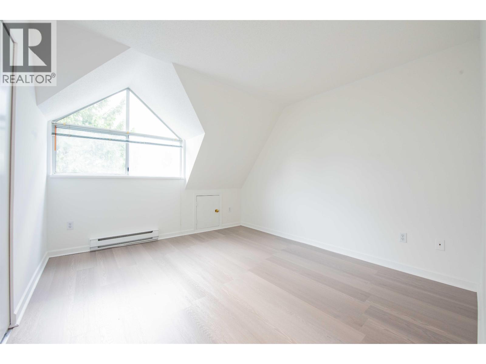 202 3683 Wellington Avenue Property Photo 13