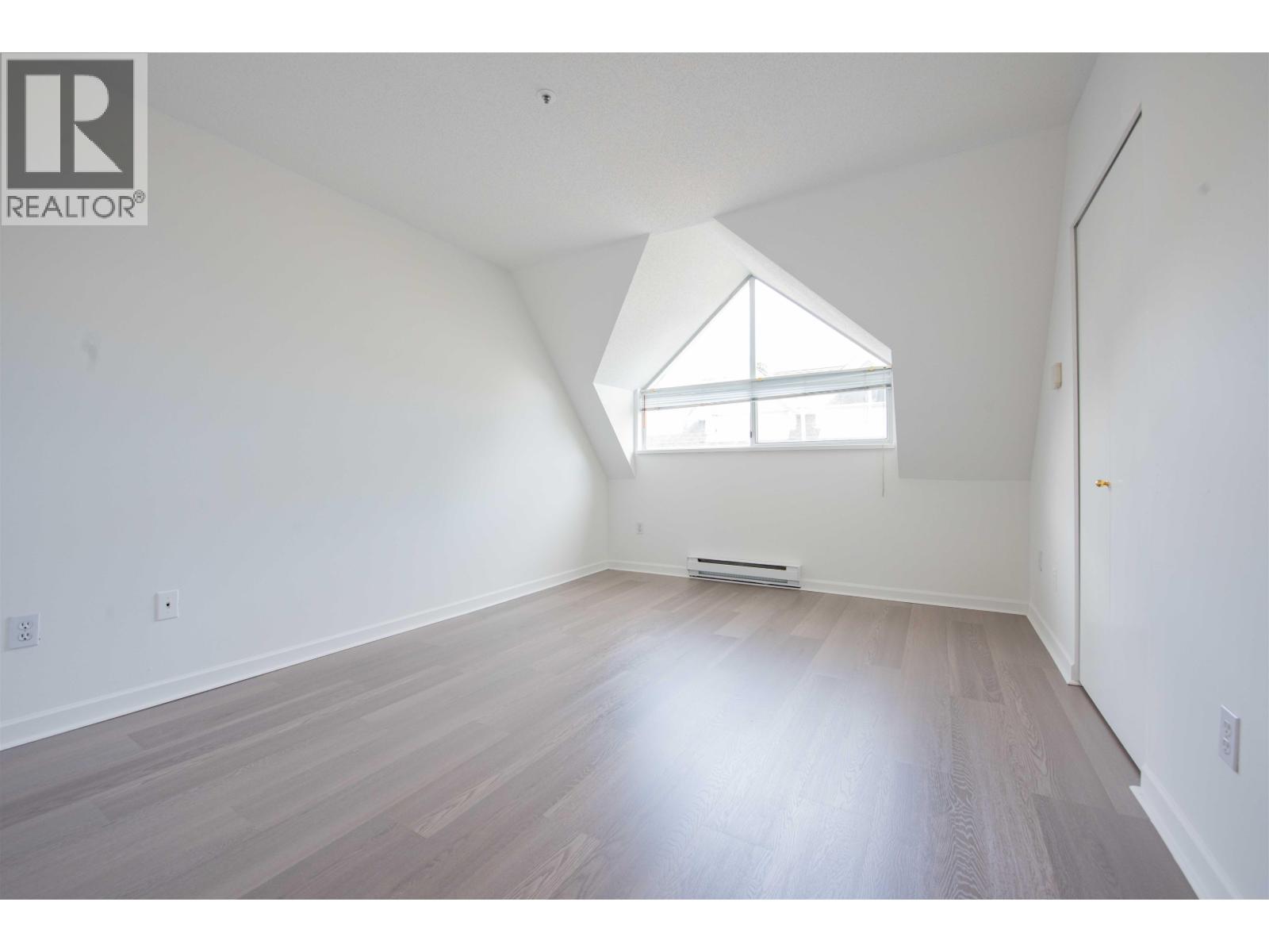 202 3683 Wellington Avenue Property Photo 17