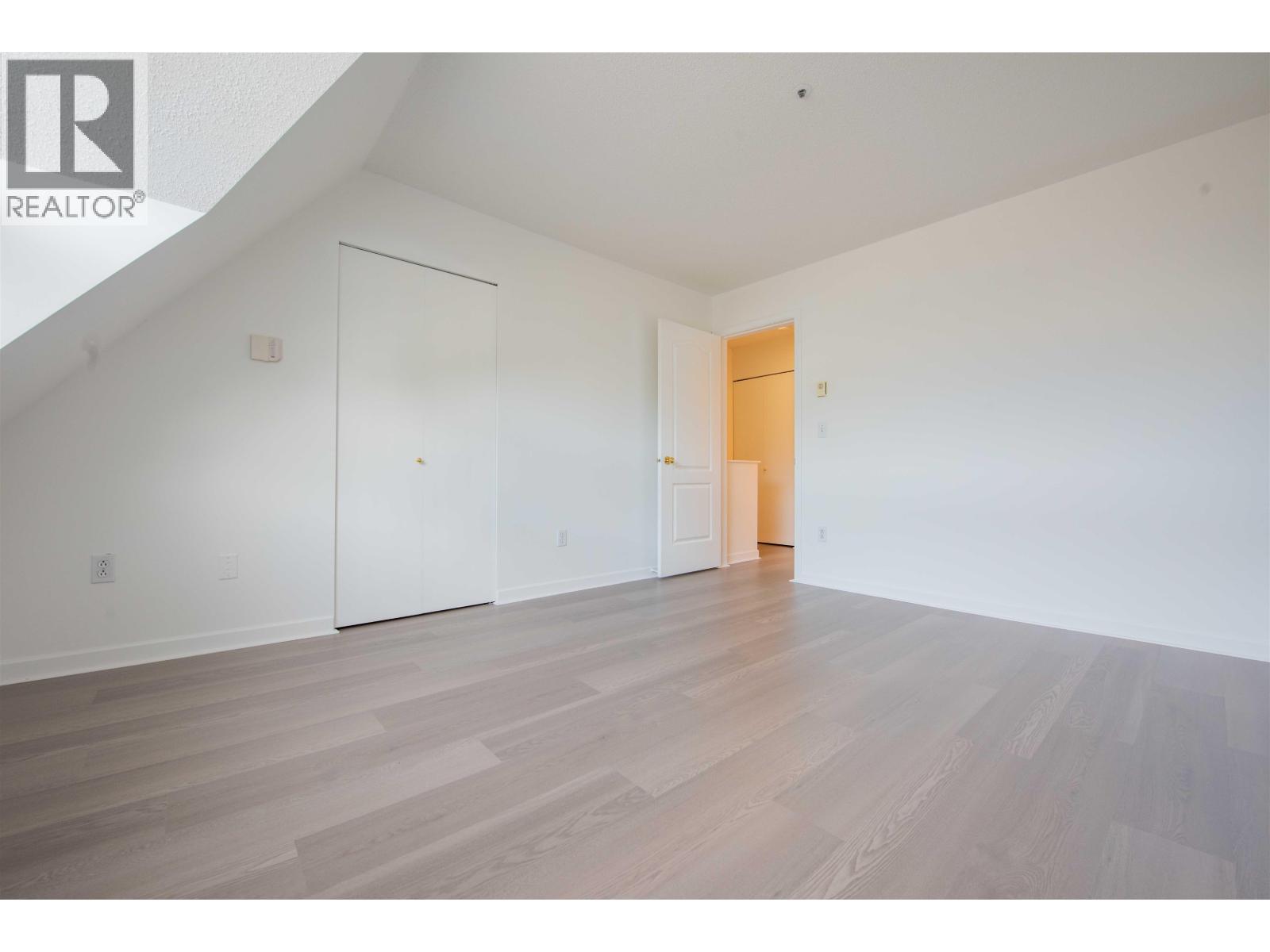 202 3683 Wellington Avenue Property Photo 18