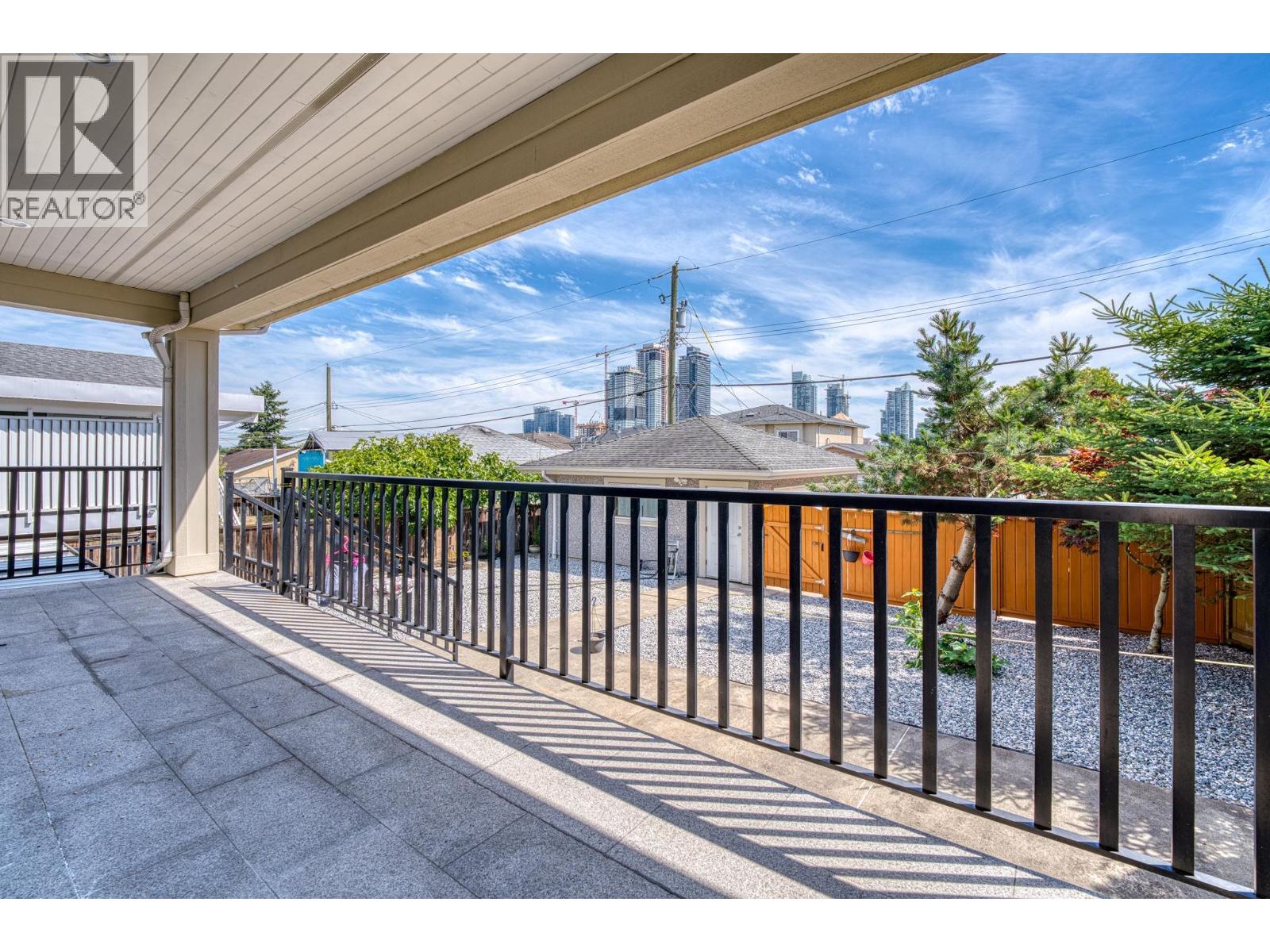 4330 William Street Property Photo 3