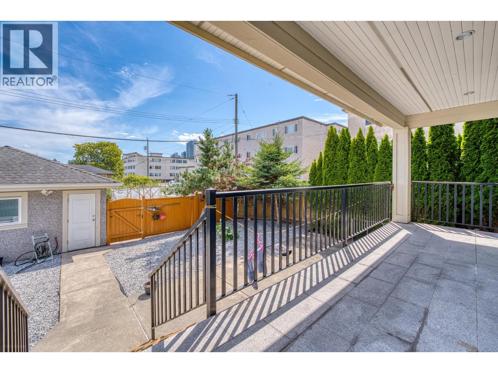 4330 William Street Property Photo 4