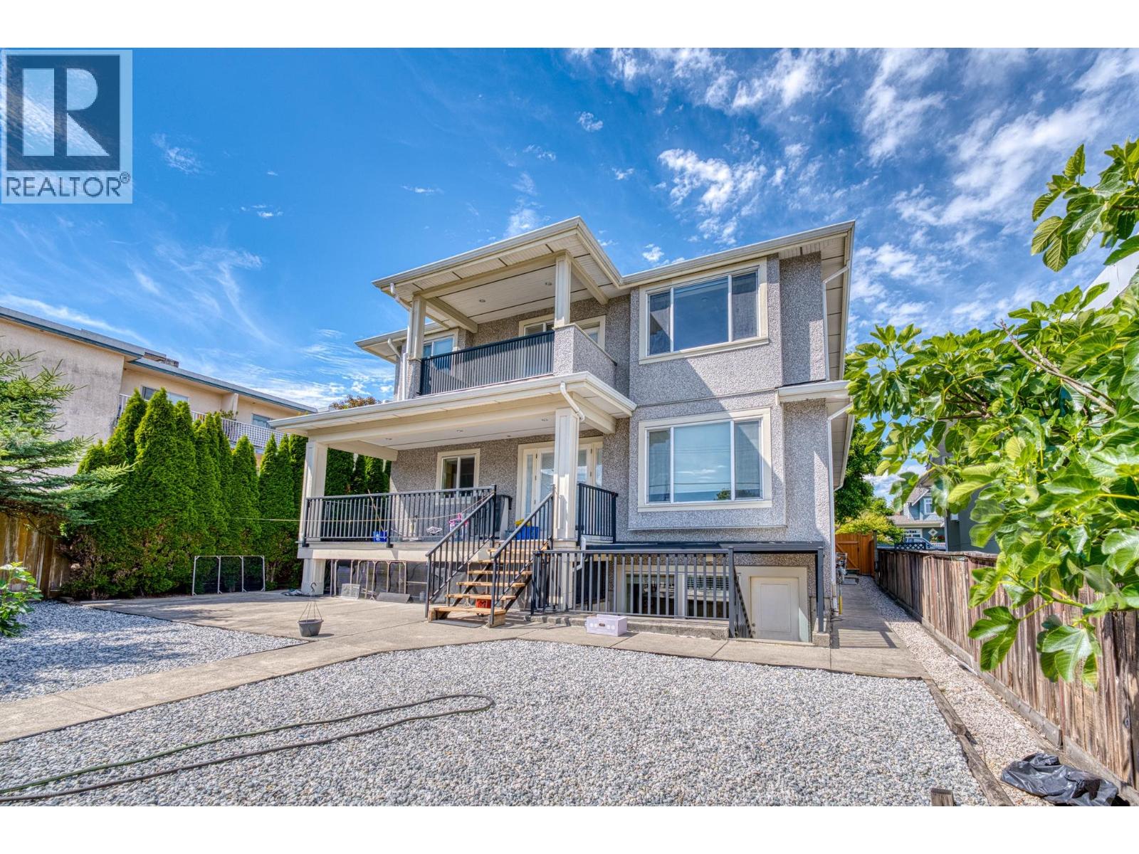 4330 William Street Property Photo 8