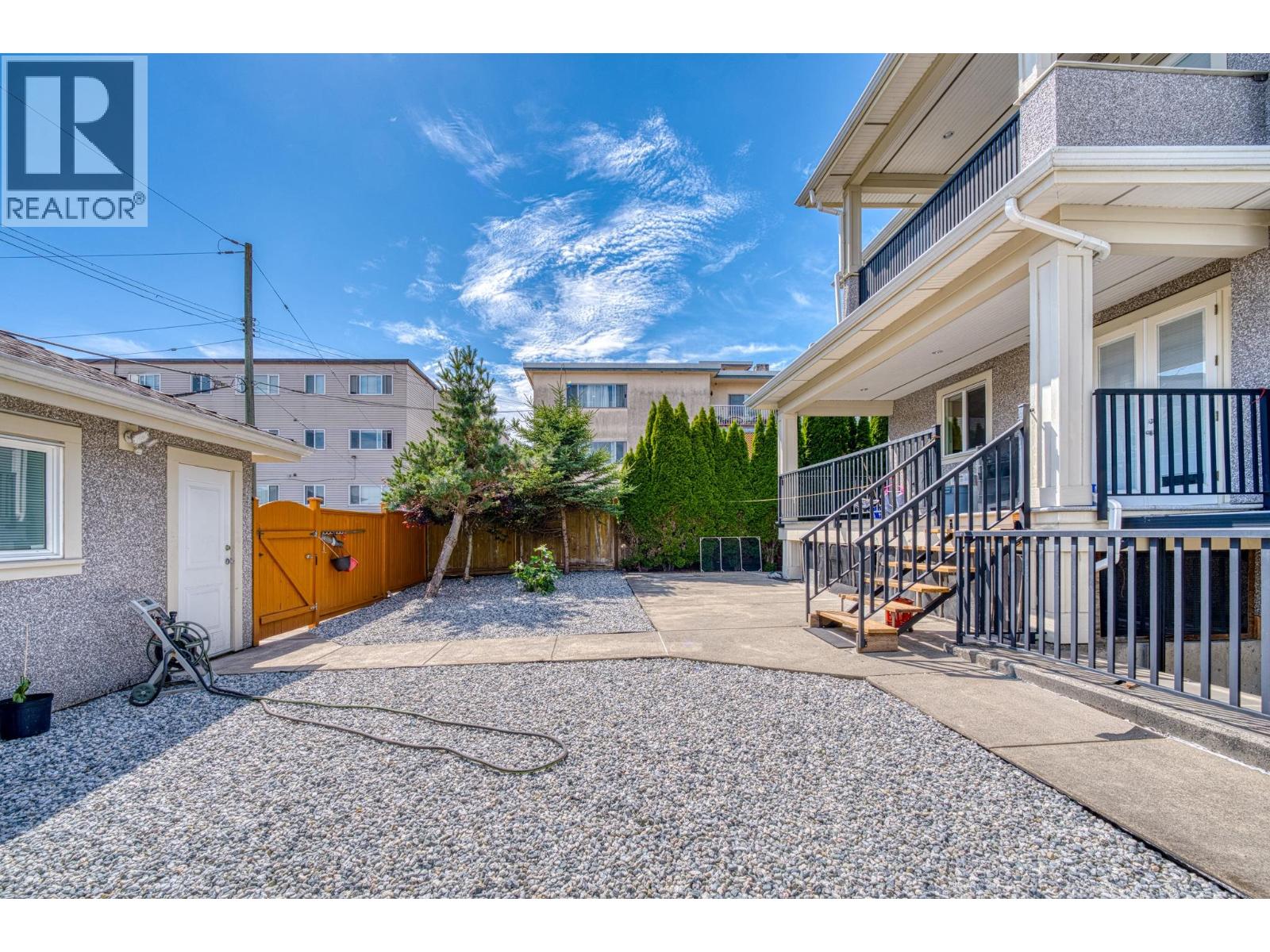 4330 William Street Property Photo 9