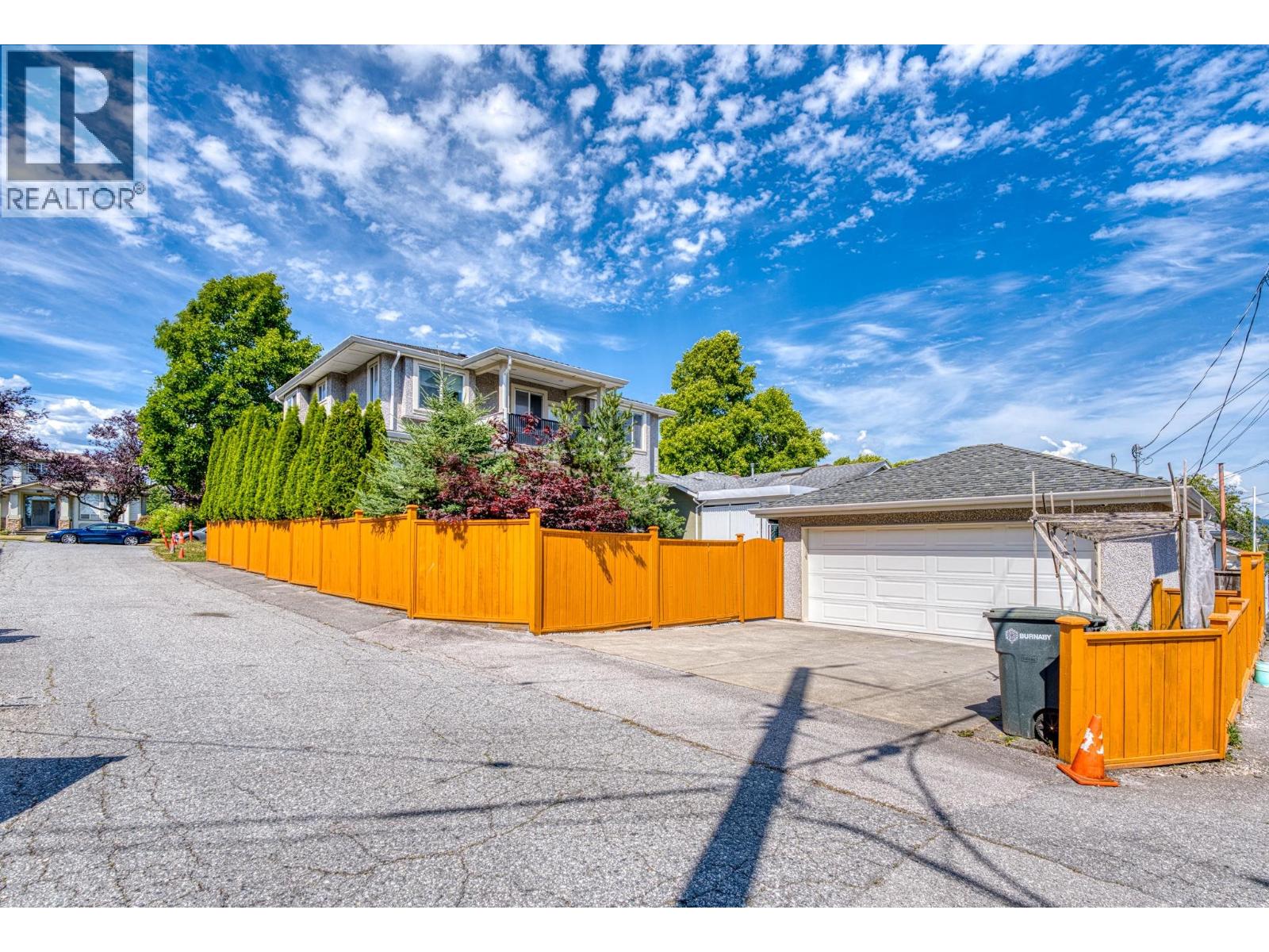 4330 William Street Property Photo 10