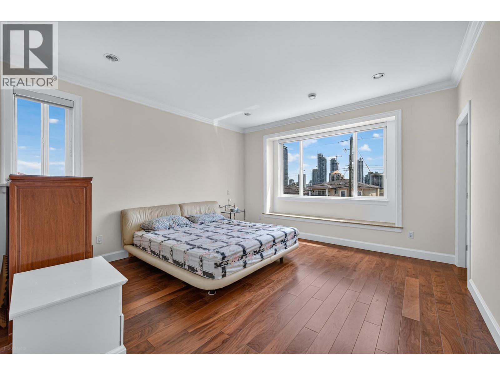 4330 William Street Property Photo 27