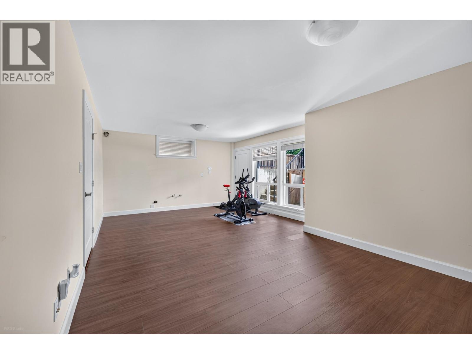 4330 William Street Property Photo 34
