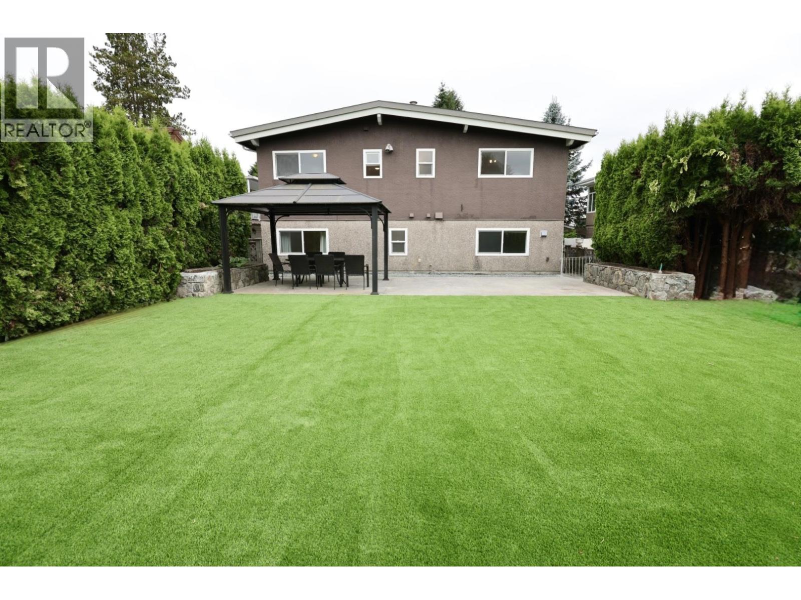 951 Everett Crescent Property Photo 1