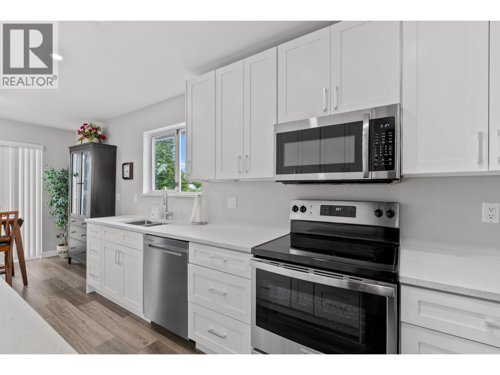 2 6320 48A AVENUE Property Photo 1