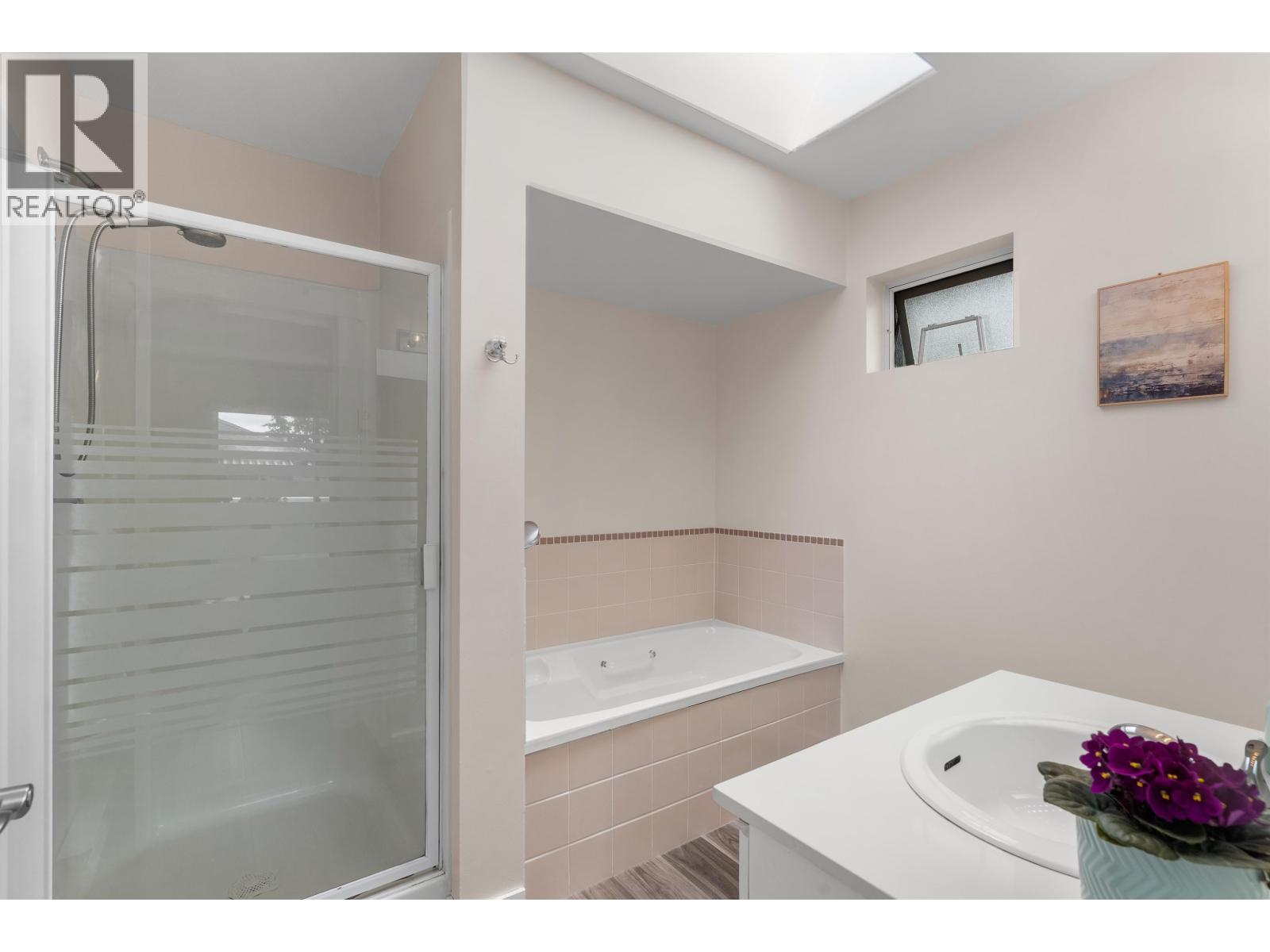 2 6320 48a Avenue Property Photo 15
