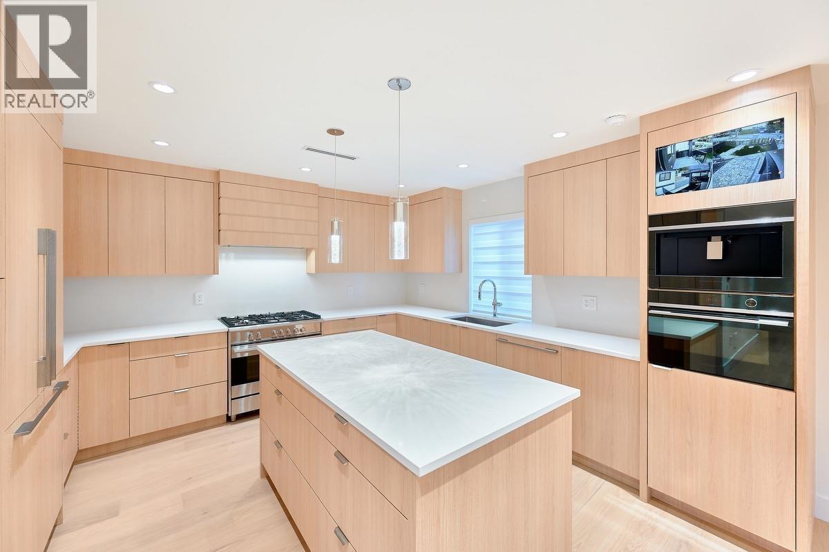 806 Montroyal Boulevard Property Photo 7