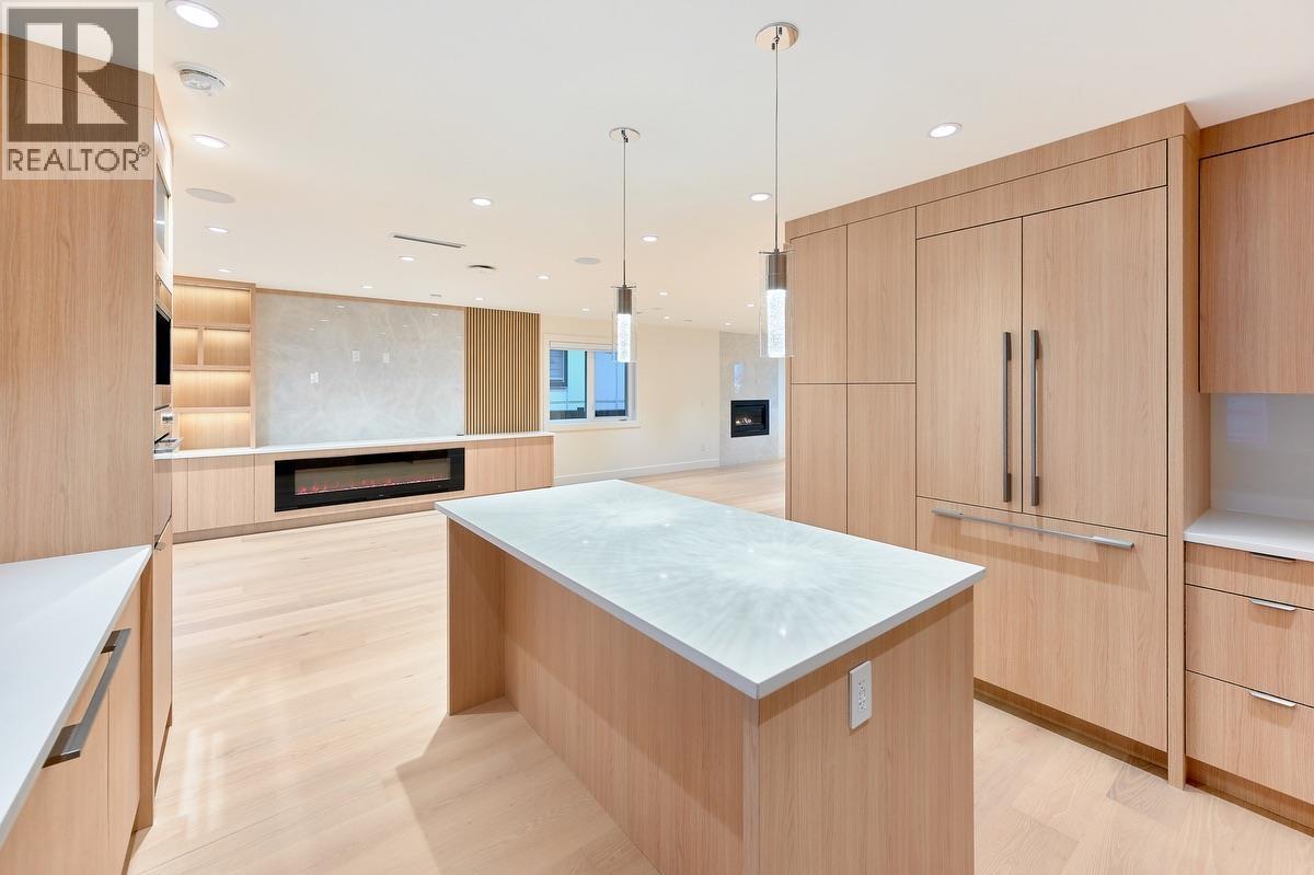 806 Montroyal Boulevard Property Photo 10