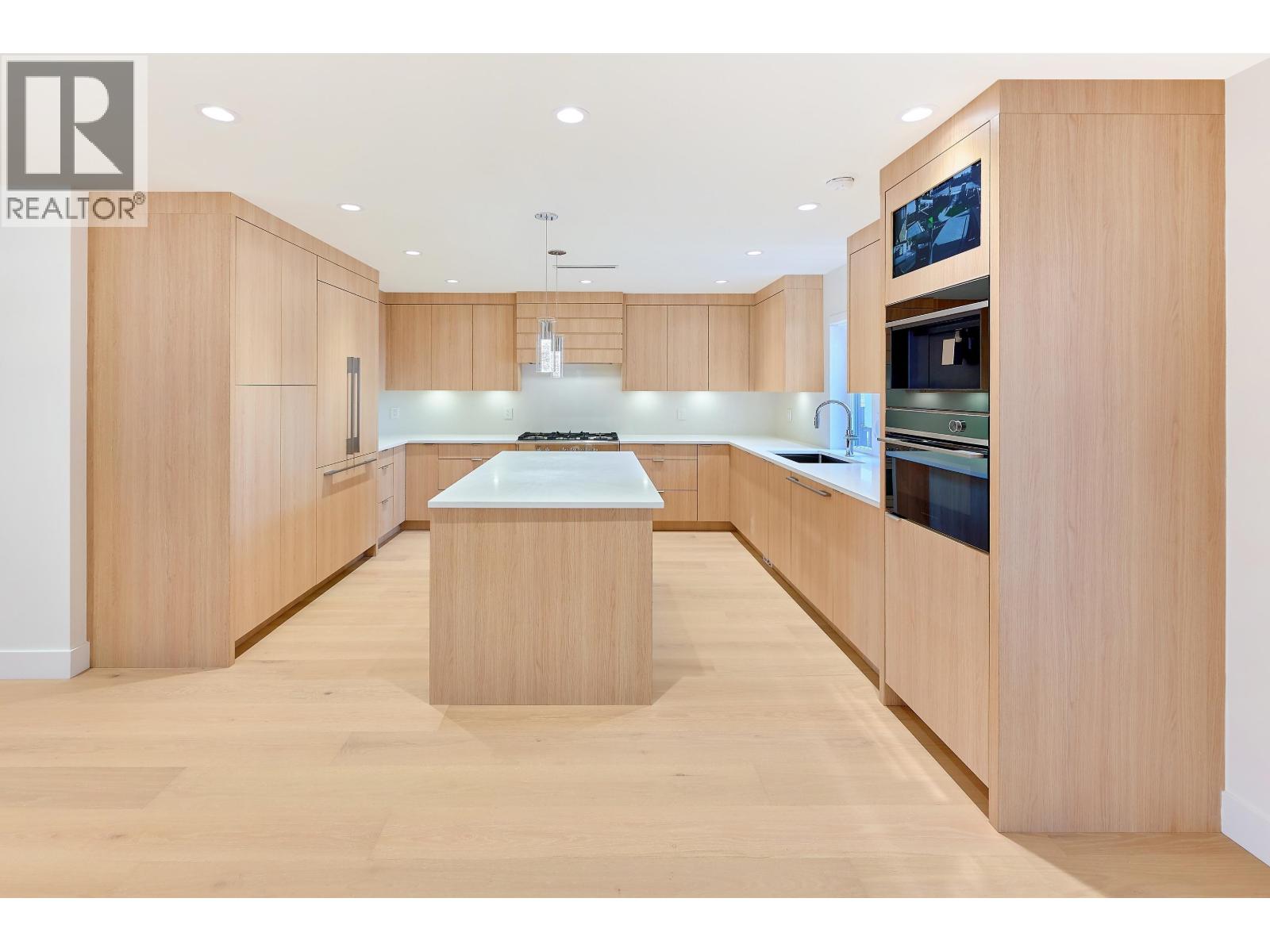 806 Montroyal Boulevard Property Photo 17