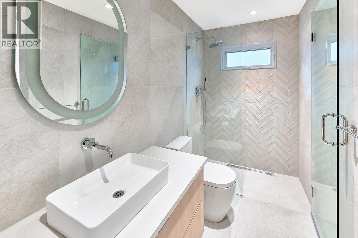 806 Montroyal Boulevard Property Photo 18