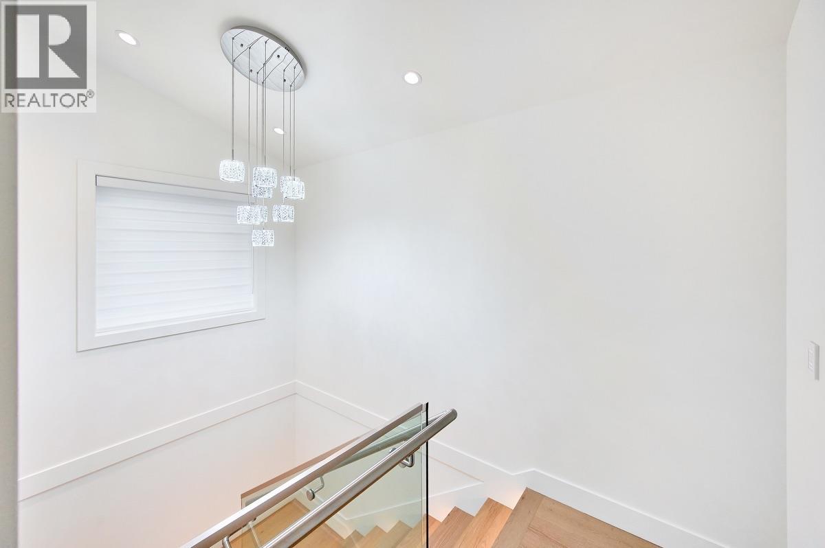 806 Montroyal Boulevard Property Photo 19