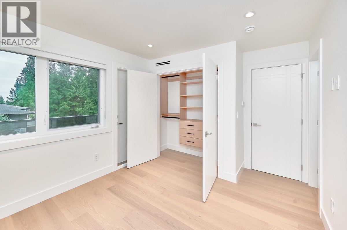 806 Montroyal Boulevard Property Photo 27