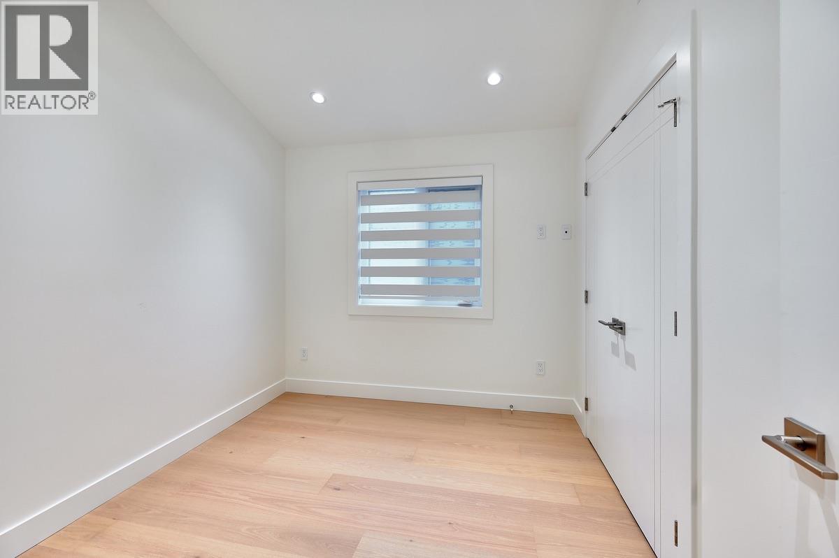 806 Montroyal Boulevard Property Photo 32