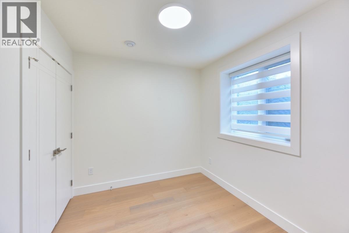 806 Montroyal Boulevard Property Photo 38