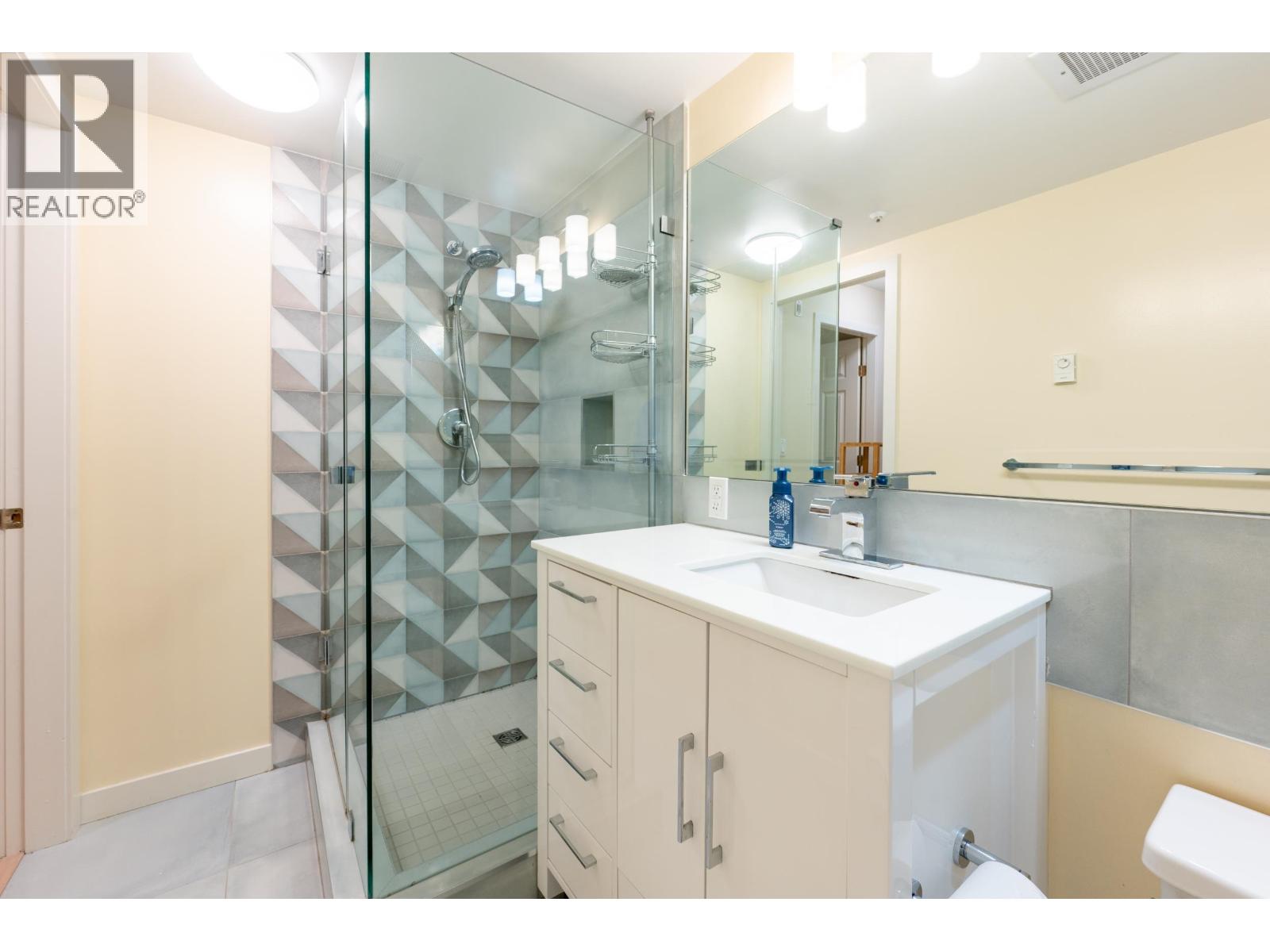 1 1386 W 6th Avenue Property Photo 19